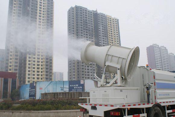 霧霾來襲，一大批驅(qū)霾神器“抑塵車”上陣